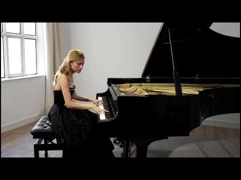 Curi V by Ana Schurmann (Wearing Ana Schurmann Couture)